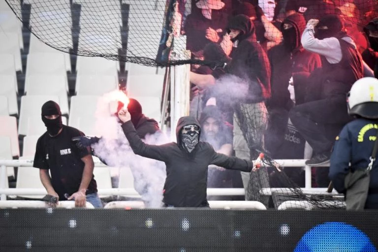 Ο «πόλεμος των τριών ημερών» με φόντο τον Τελικό Κυπέλλου – Τσεκούρια, ρόπαλα και σιδερογροθιές στα χέρια των χούλιγκανς